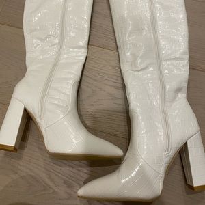 Brand new never worn white knee high boots size 38